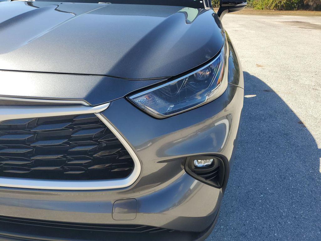 used 2023 Toyota Highlander car, priced at $36,184