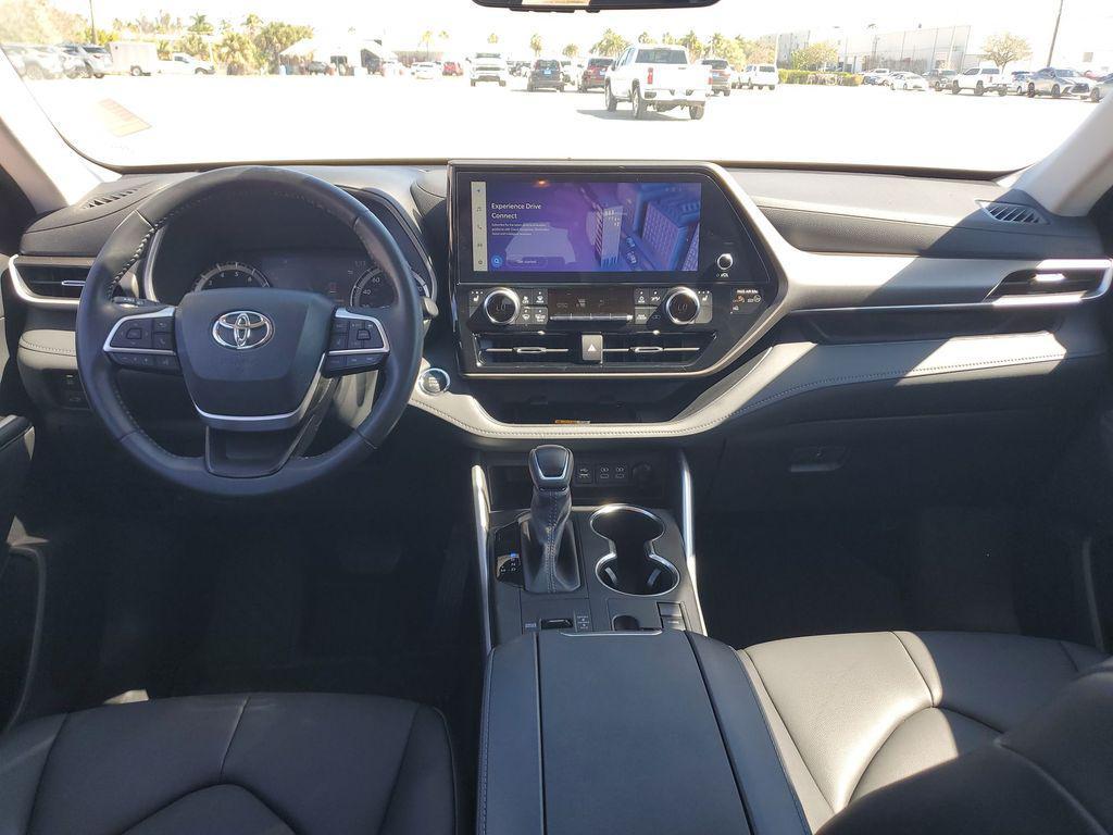 used 2023 Toyota Highlander car, priced at $36,184