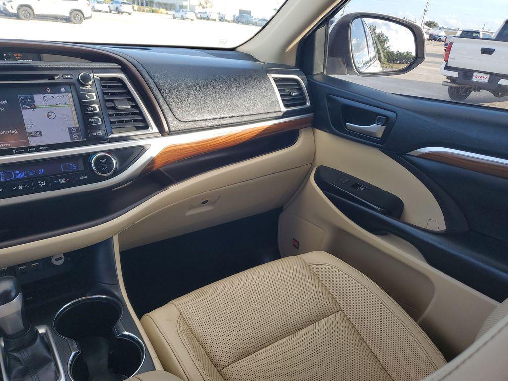 used 2019 Toyota Highlander car, priced at $28,488