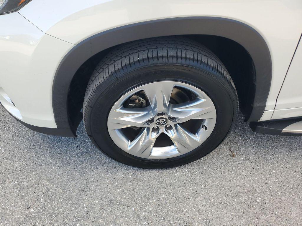 used 2019 Toyota Highlander car, priced at $28,488