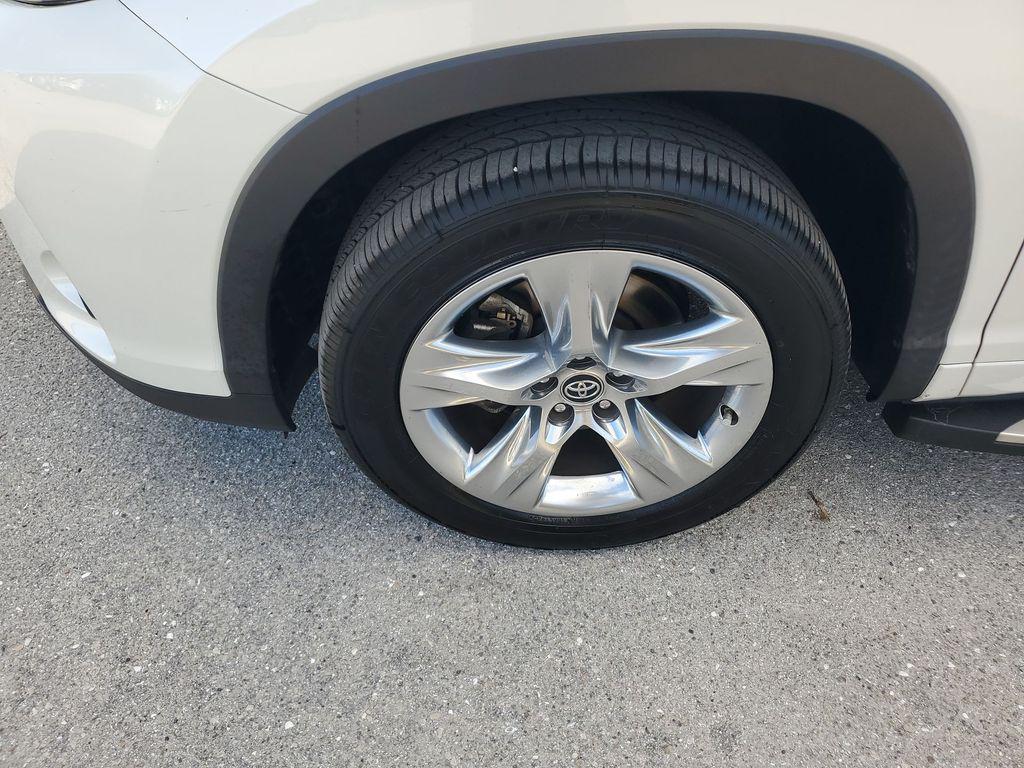 used 2019 Toyota Highlander car, priced at $28,488