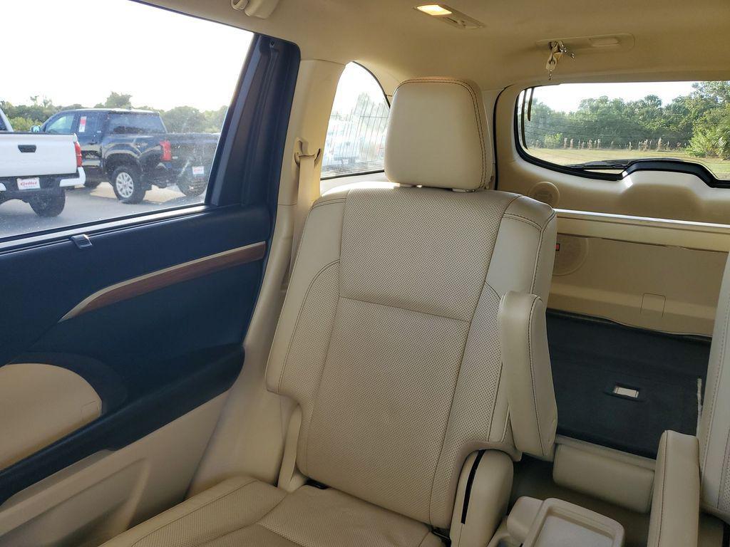 used 2019 Toyota Highlander car, priced at $28,488