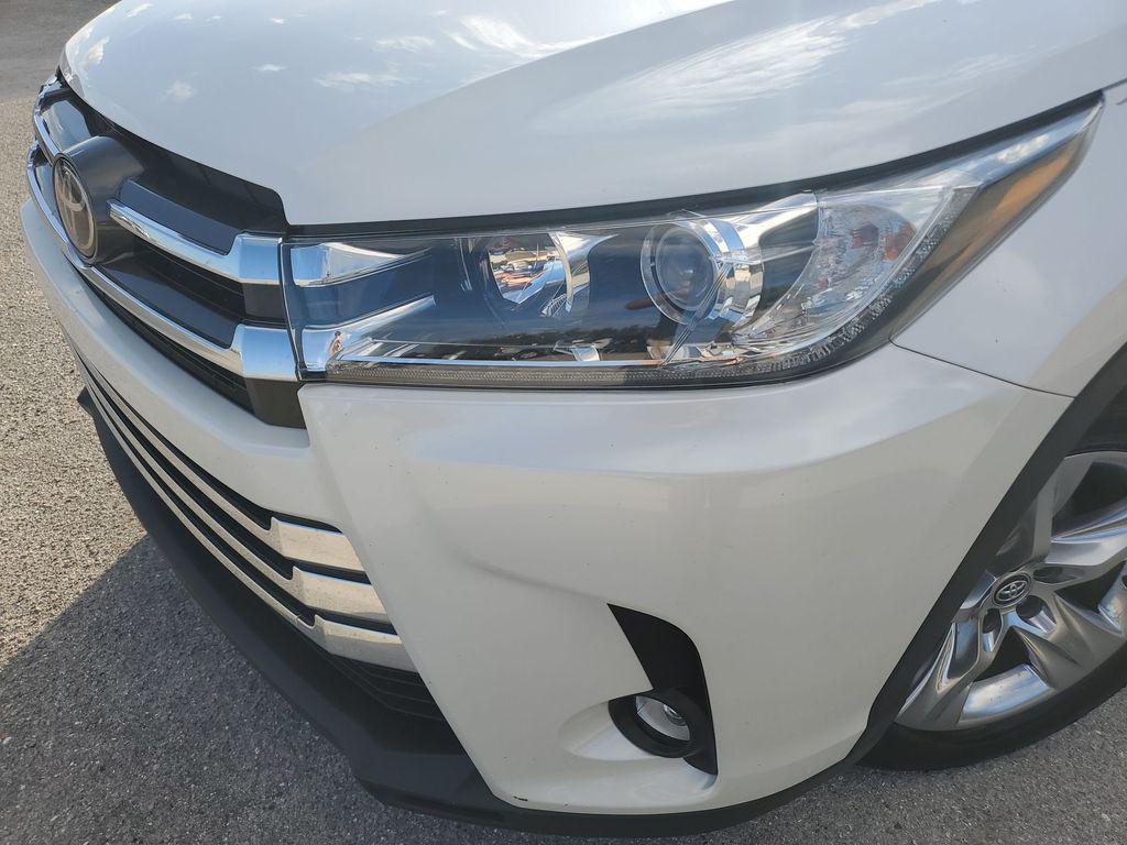 used 2019 Toyota Highlander car, priced at $28,488