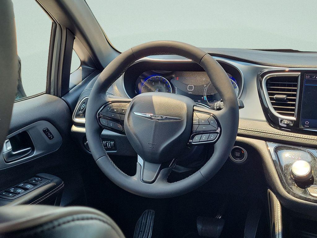used 2025 Chrysler Pacifica car, priced at $32,861