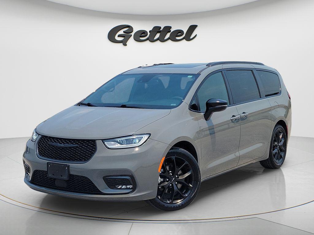 used 2025 Chrysler Pacifica car, priced at $32,861