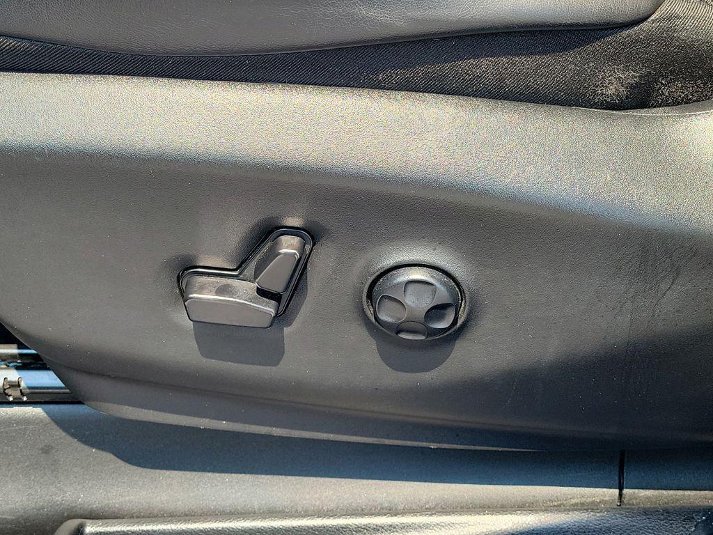 used 2025 Chrysler Pacifica car, priced at $32,861