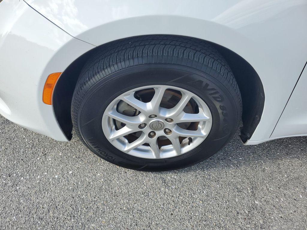 used 2019 Chrysler Pacifica car, priced at $12,017