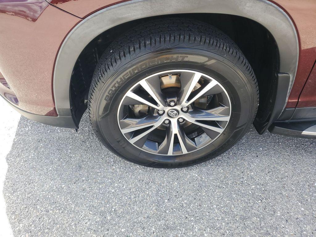 used 2019 Toyota Highlander car, priced at $21,447