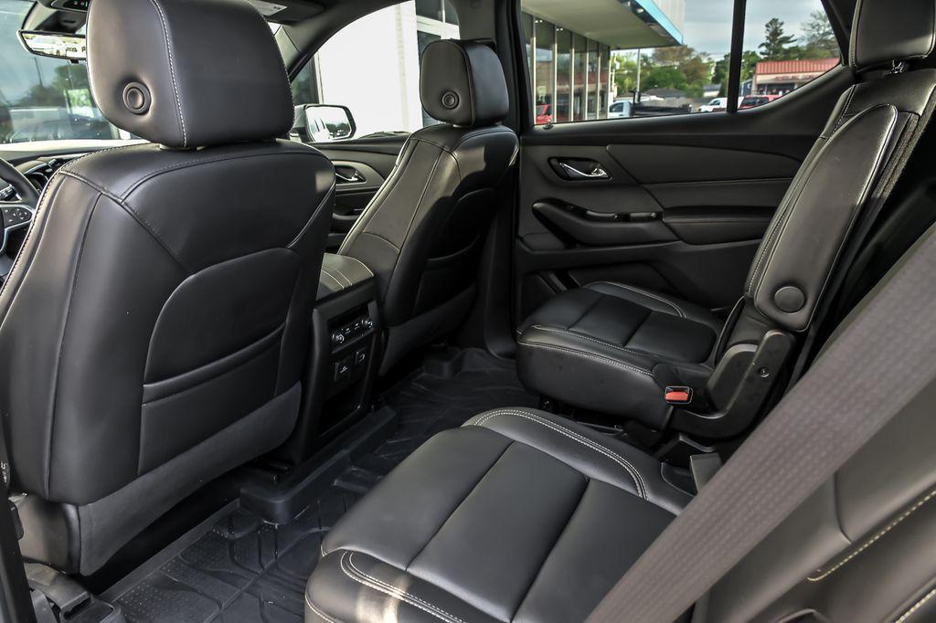 used 2023 Chevrolet Traverse car, priced at $27,300