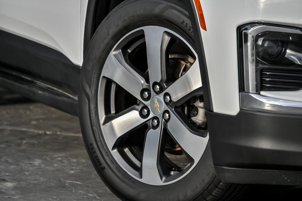 used 2023 Chevrolet Traverse car, priced at $27,300