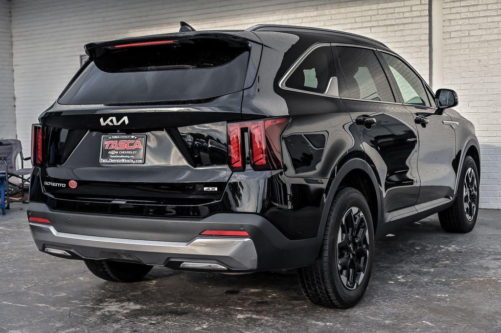 used 2024 Kia Sorento car, priced at $30,995