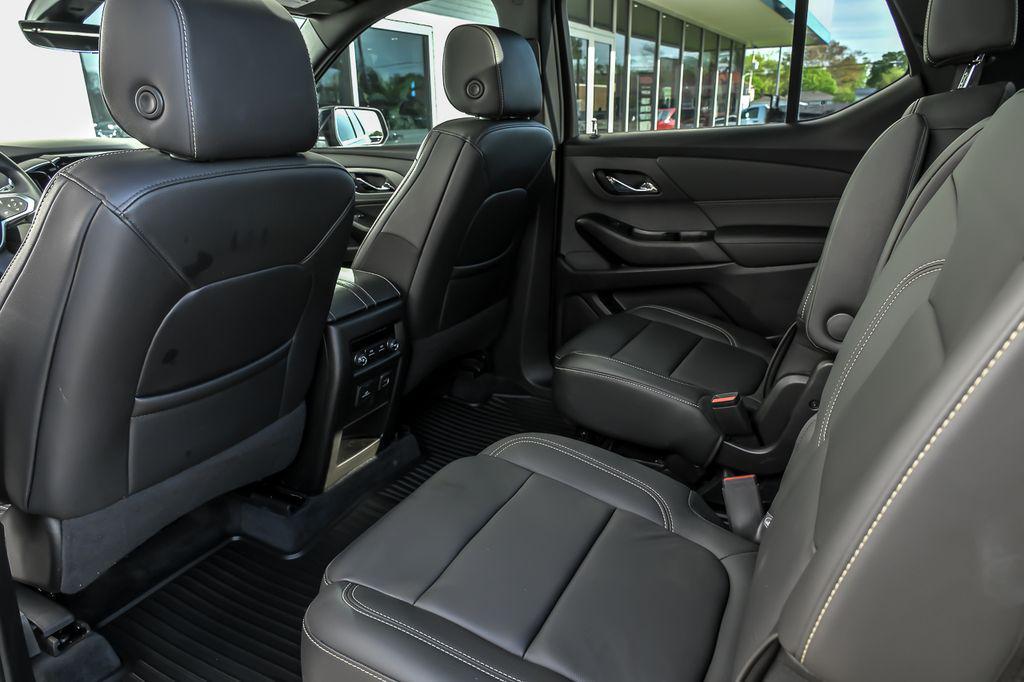 used 2023 Chevrolet Traverse car, priced at $34,000