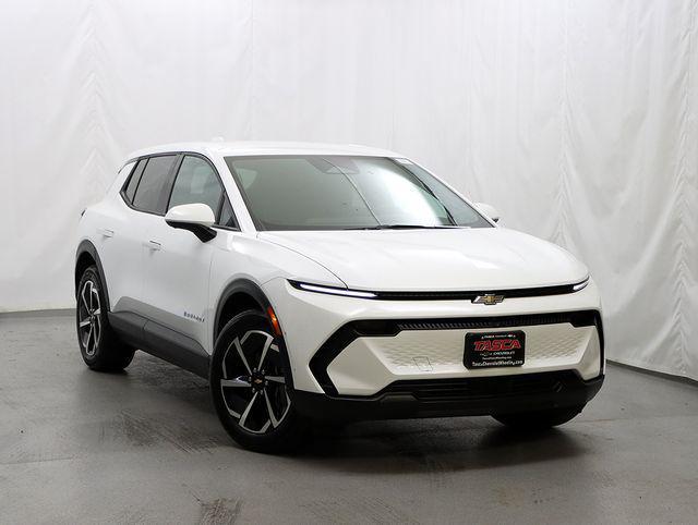 used 2025 Chevrolet Equinox EV car, priced at $25,000