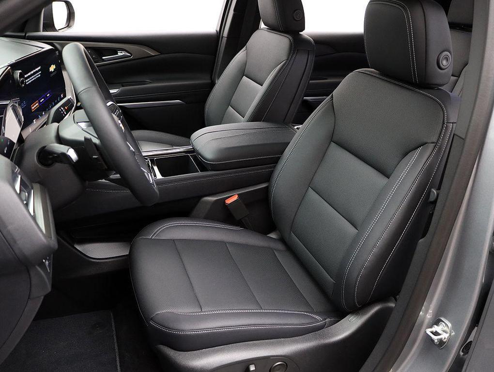 new 2026 Chevrolet Traverse car, priced at $45,990