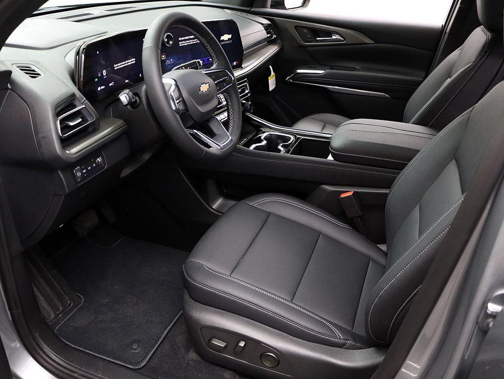 new 2026 Chevrolet Traverse car, priced at $45,990