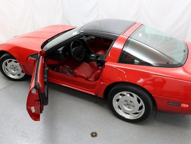 used 1992 Chevrolet Corvette car, priced at $15,900