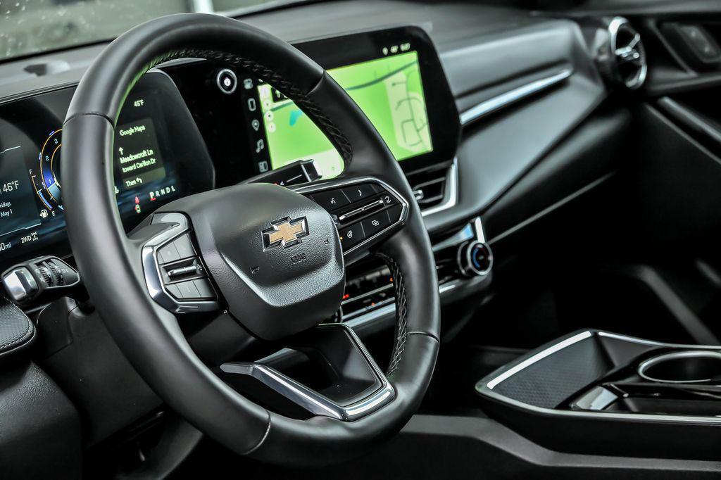 used 2025 Chevrolet Equinox car, priced at $26,400