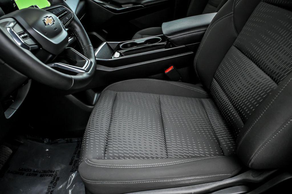 used 2025 Chevrolet Equinox car, priced at $26,400