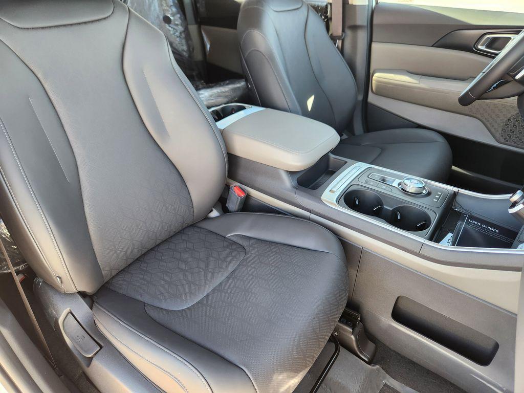 new 2026 Kia Carnival Hybrid car, priced at $40,321