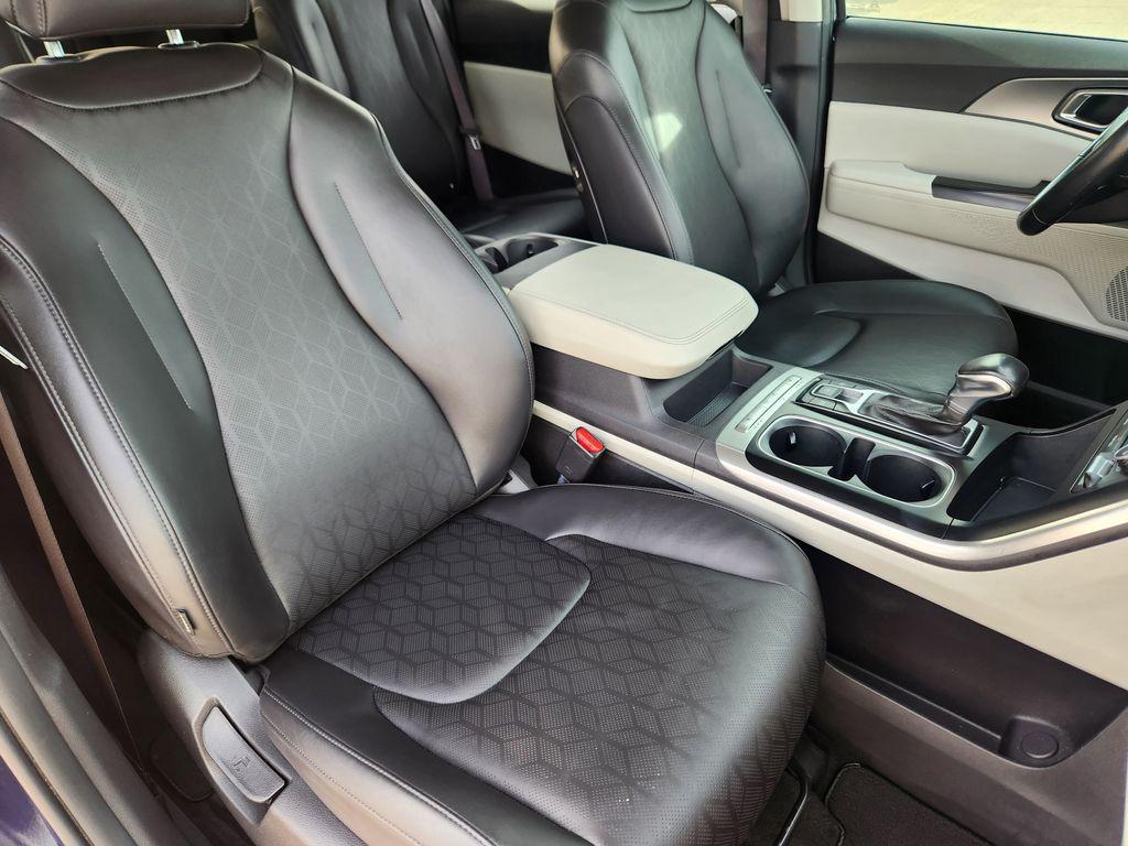 used 2023 Kia Carnival car, priced at $28,201