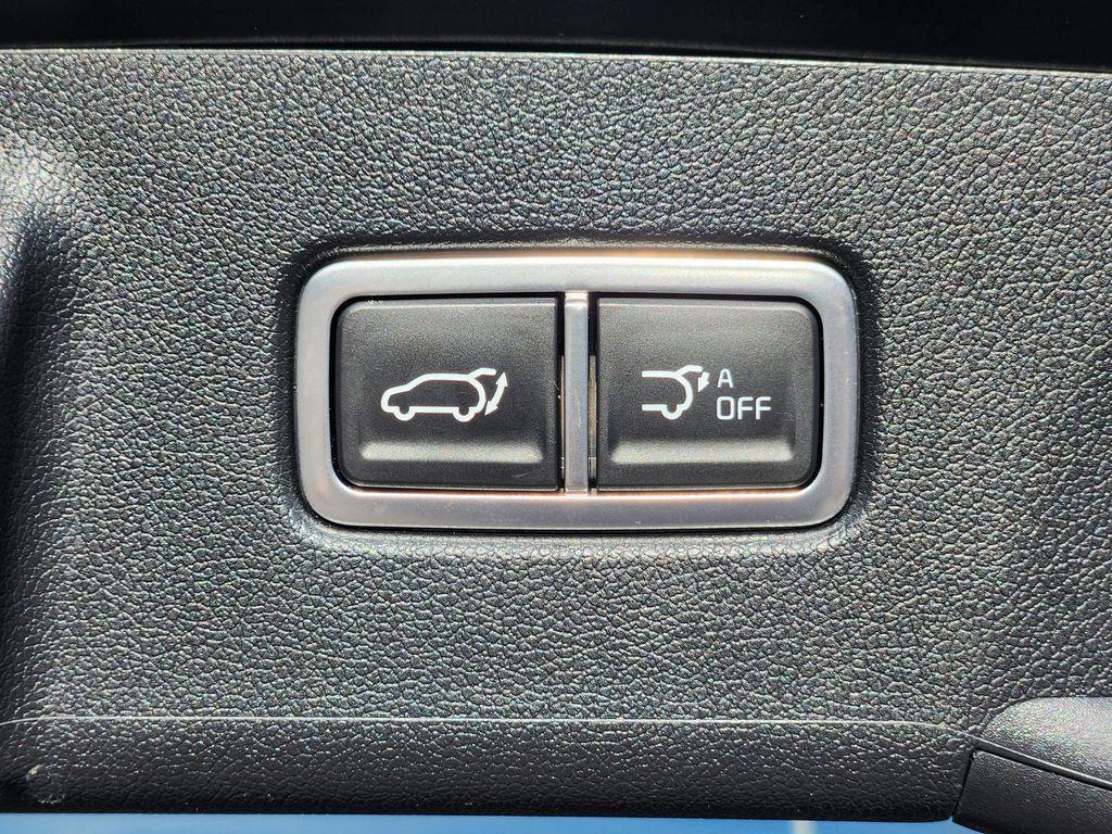 used 2025 Kia Sorento car, priced at $34,201