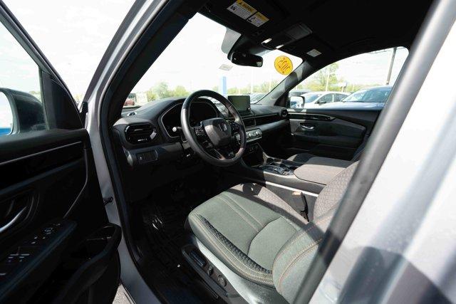 used 2025 Honda Pilot car, priced at $43,750