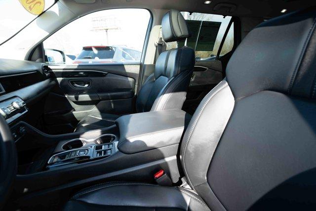 used 2025 Honda Pilot car, priced at $40,574