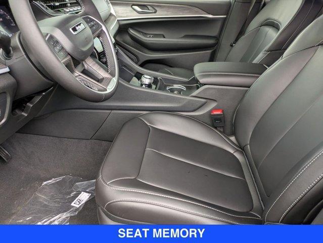 new 2025 Jeep Grand Cherokee car, priced at $45,586