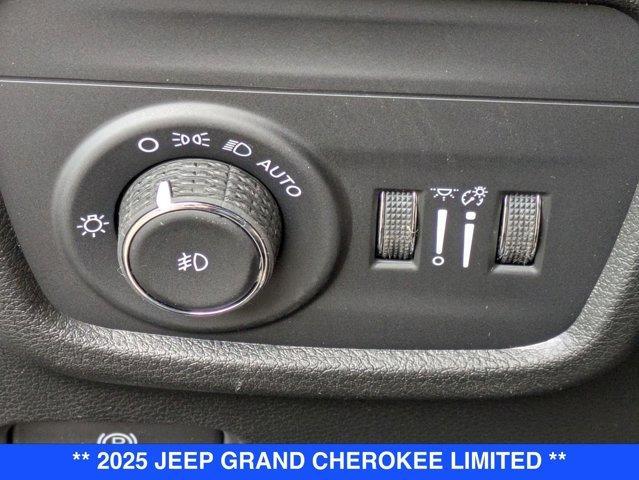 new 2025 Jeep Grand Cherokee car, priced at $45,586