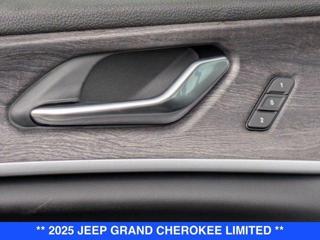 new 2025 Jeep Grand Cherokee car, priced at $45,586