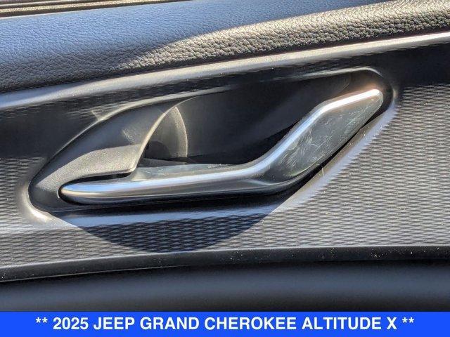 new 2025 Jeep Grand Cherokee car, priced at $48,375