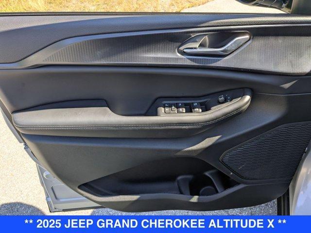 new 2025 Jeep Grand Cherokee car, priced at $48,375