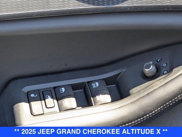 new 2025 Jeep Grand Cherokee car, priced at $48,375