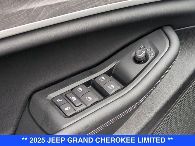 new 2025 Jeep Grand Cherokee car, priced at $49,625