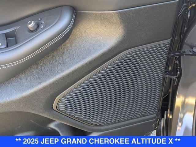 new 2025 Jeep Grand Cherokee car, priced at $48,375