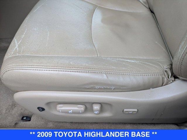 used 2009 Toyota Highlander car, priced at $8,917