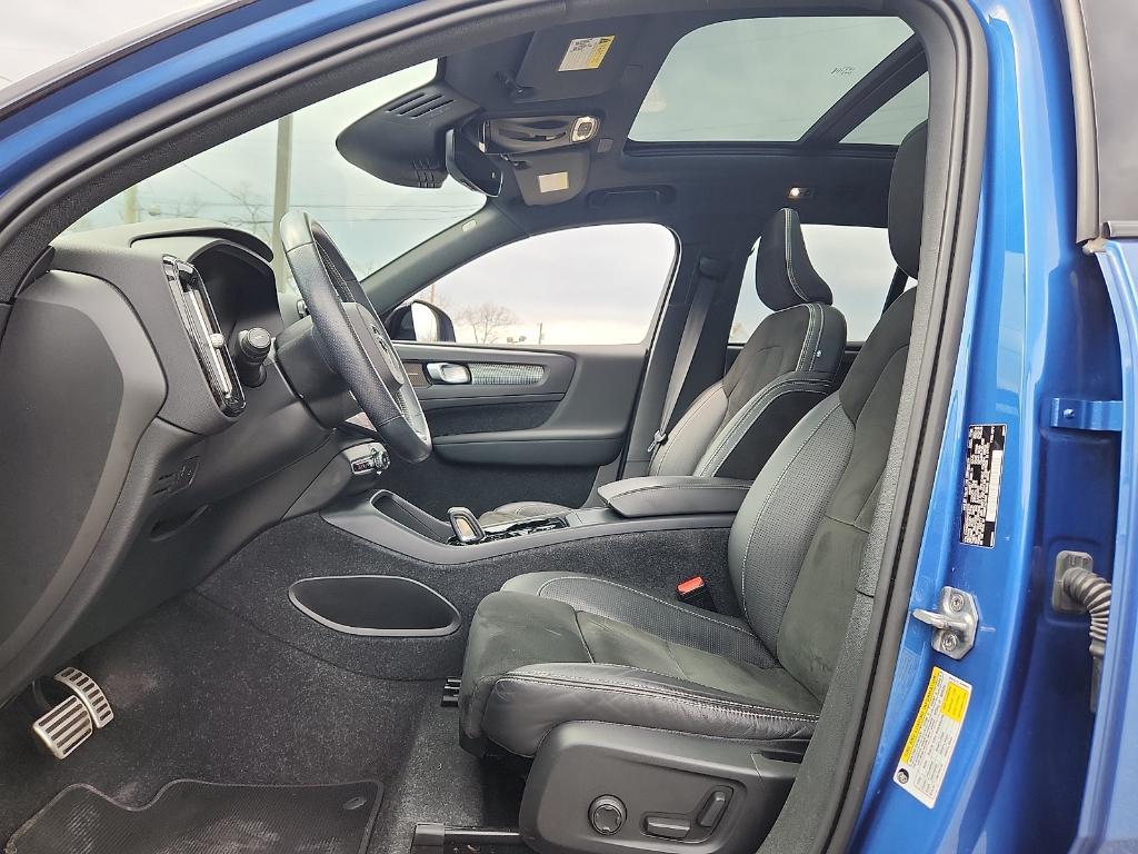 used 2021 Volvo XC40 car, priced at $22,492