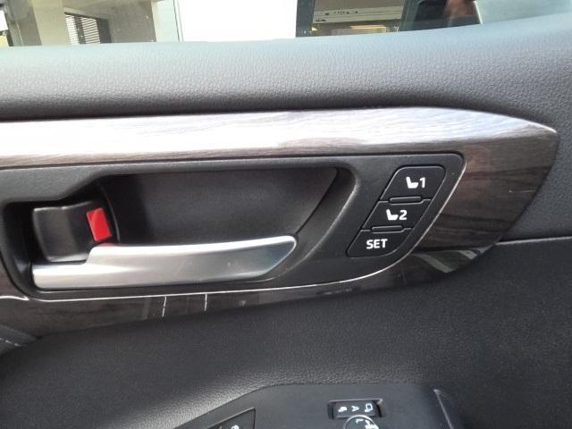 used 2023 Toyota Highlander car, priced at $37,250