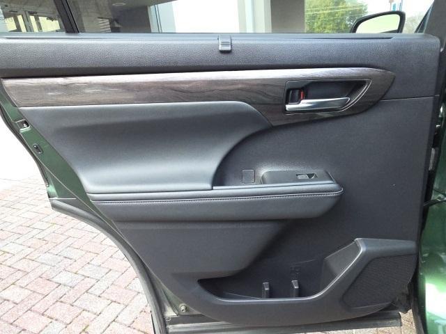 used 2023 Toyota Highlander car, priced at $37,250