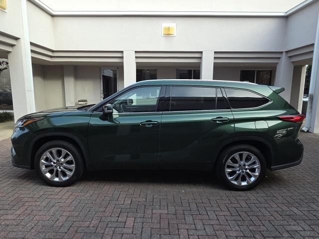 used 2023 Toyota Highlander car, priced at $37,250