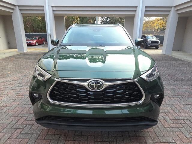 used 2023 Toyota Highlander car, priced at $37,250