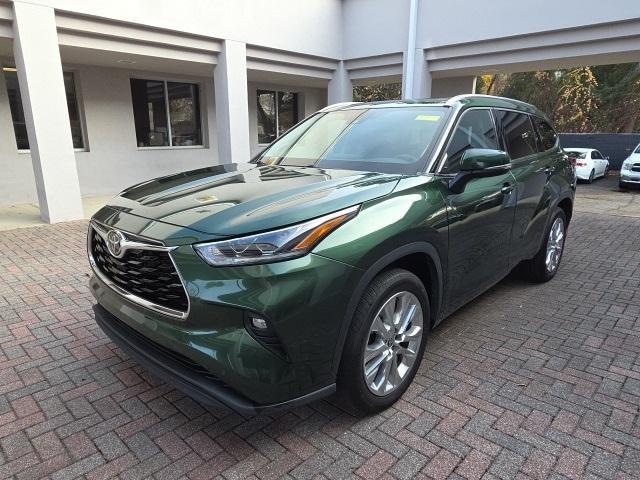 used 2023 Toyota Highlander car, priced at $37,250