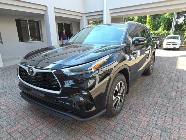 used 2023 Toyota Highlander car, priced at $36,125