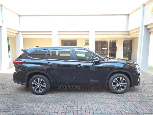 used 2023 Toyota Highlander car, priced at $36,125
