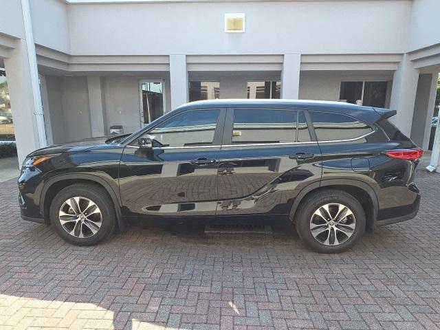 used 2023 Toyota Highlander car, priced at $36,125