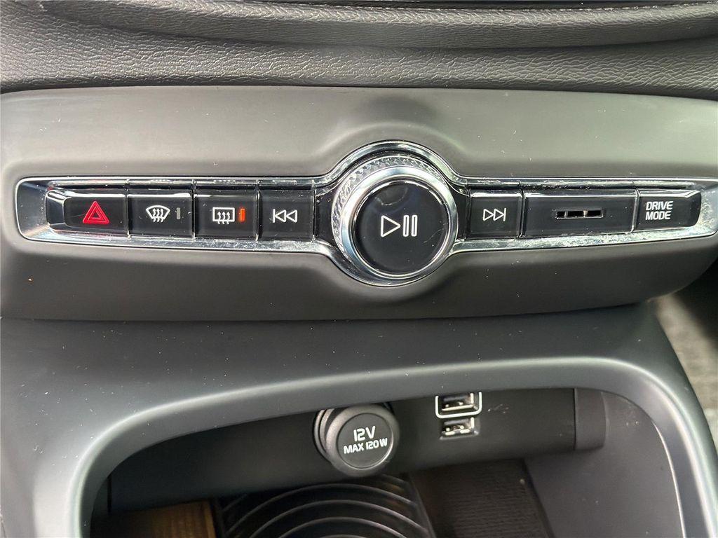 used 2019 Volvo XC40 car, priced at $18,324
