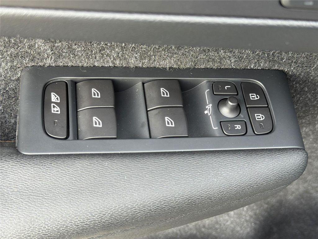 used 2019 Volvo XC40 car, priced at $18,324