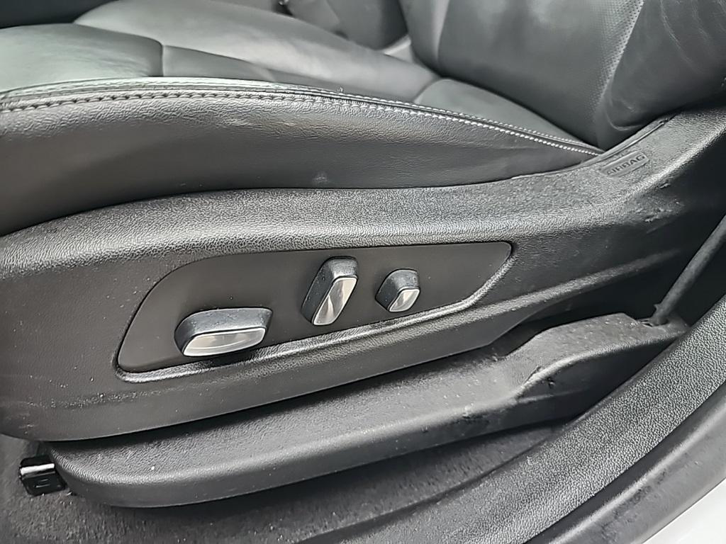 used 2023 Cadillac XT5 car, priced at $28,988