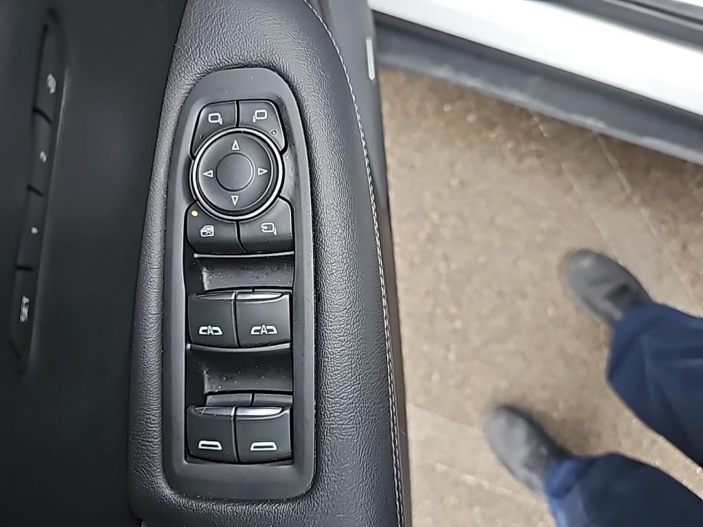 used 2023 Cadillac XT5 car, priced at $28,988