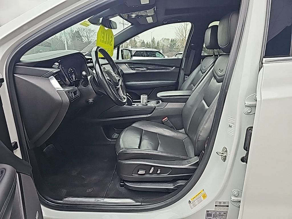 used 2023 Cadillac XT5 car, priced at $28,988